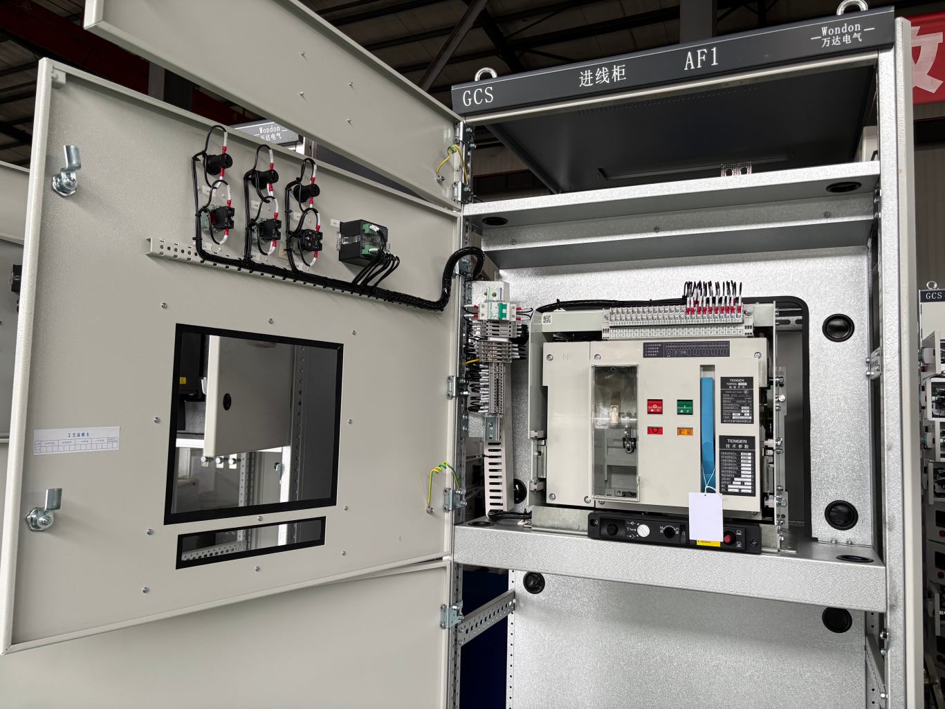 GCS incoming feeder cabinet with draw-out air circuit breaker and control wiring