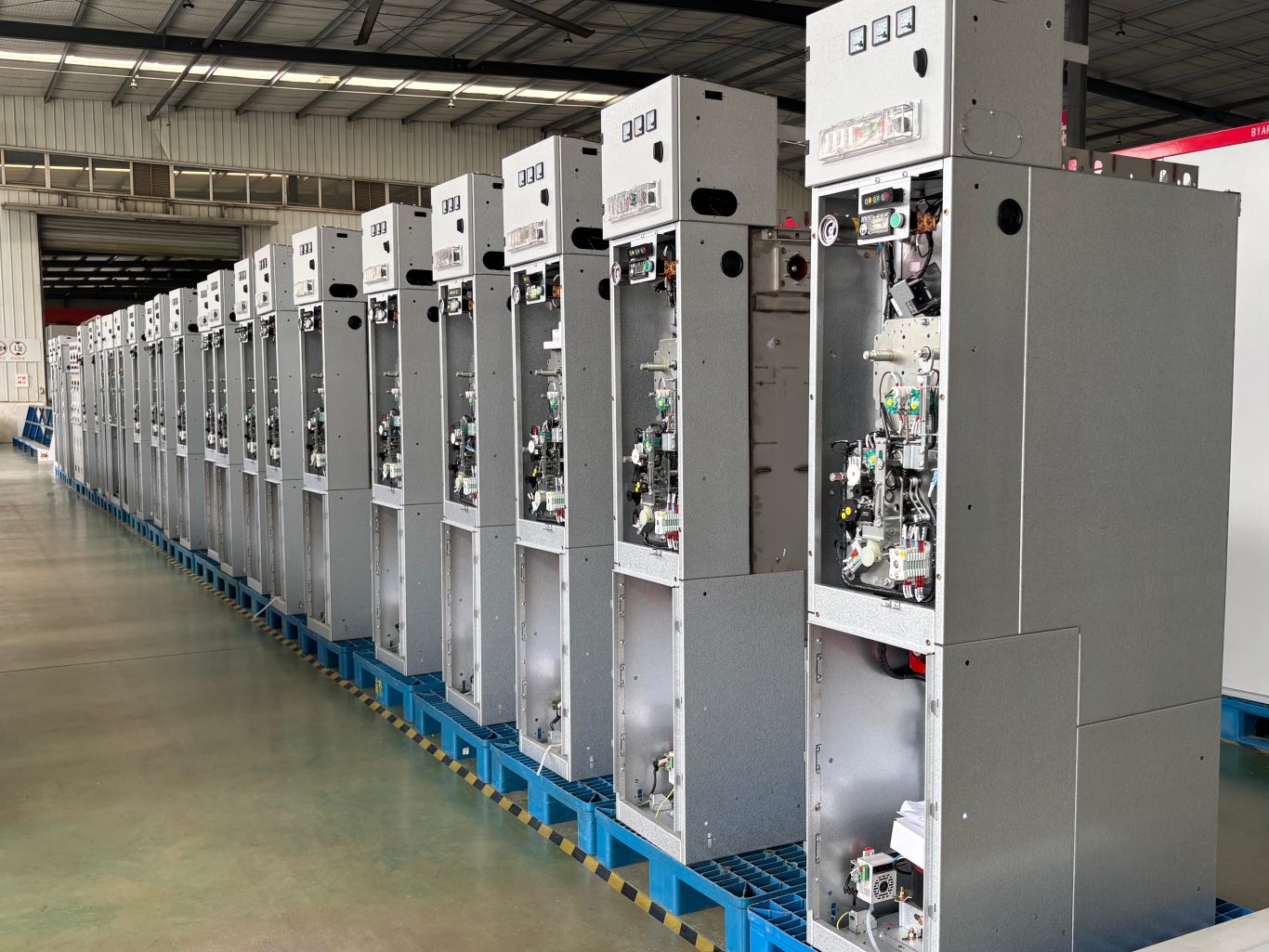 Gas‑insulated switchgear inner components close‑up