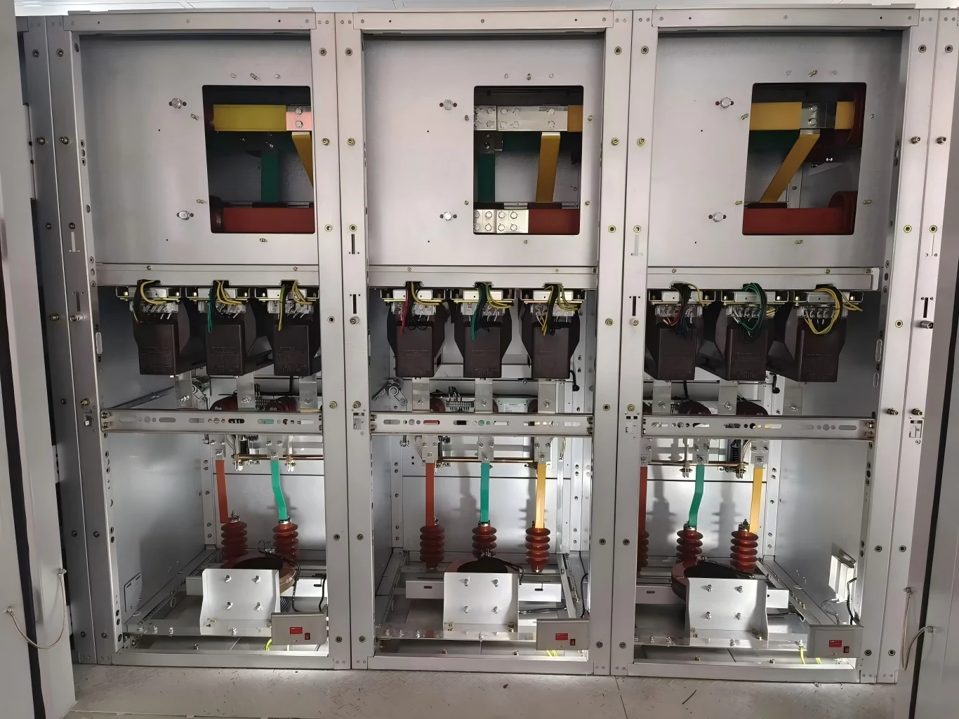 Interior of metal-clad MV switchgear showing busbar compartment, current transformers and withdrawable breaker cell