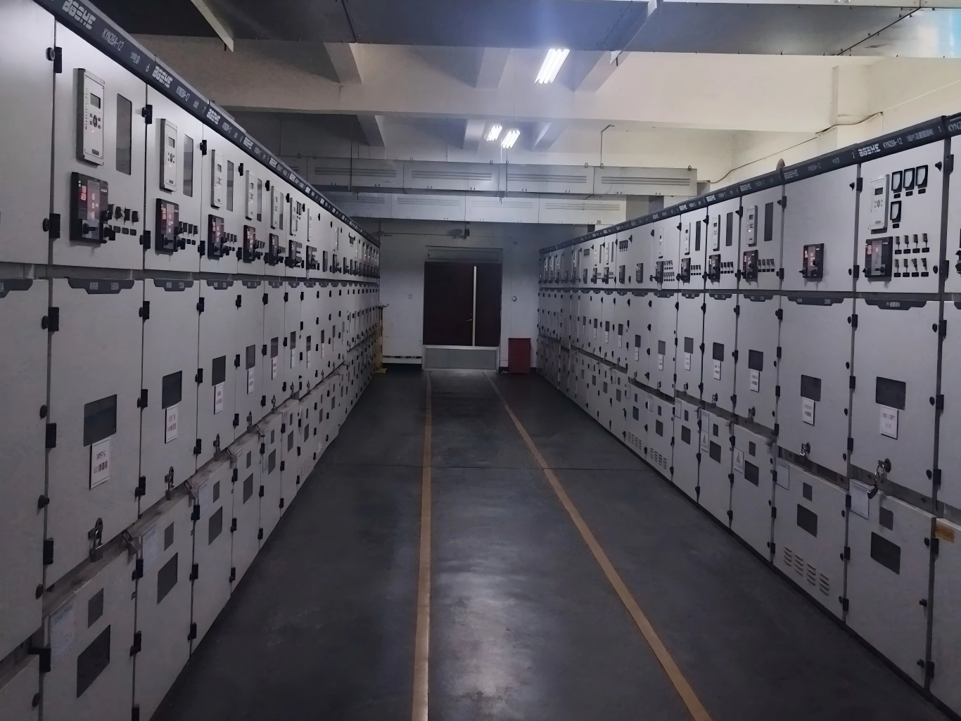 KYN28A-12 medium voltage metal-clad switchgear lineups installed in an indoor distribution room