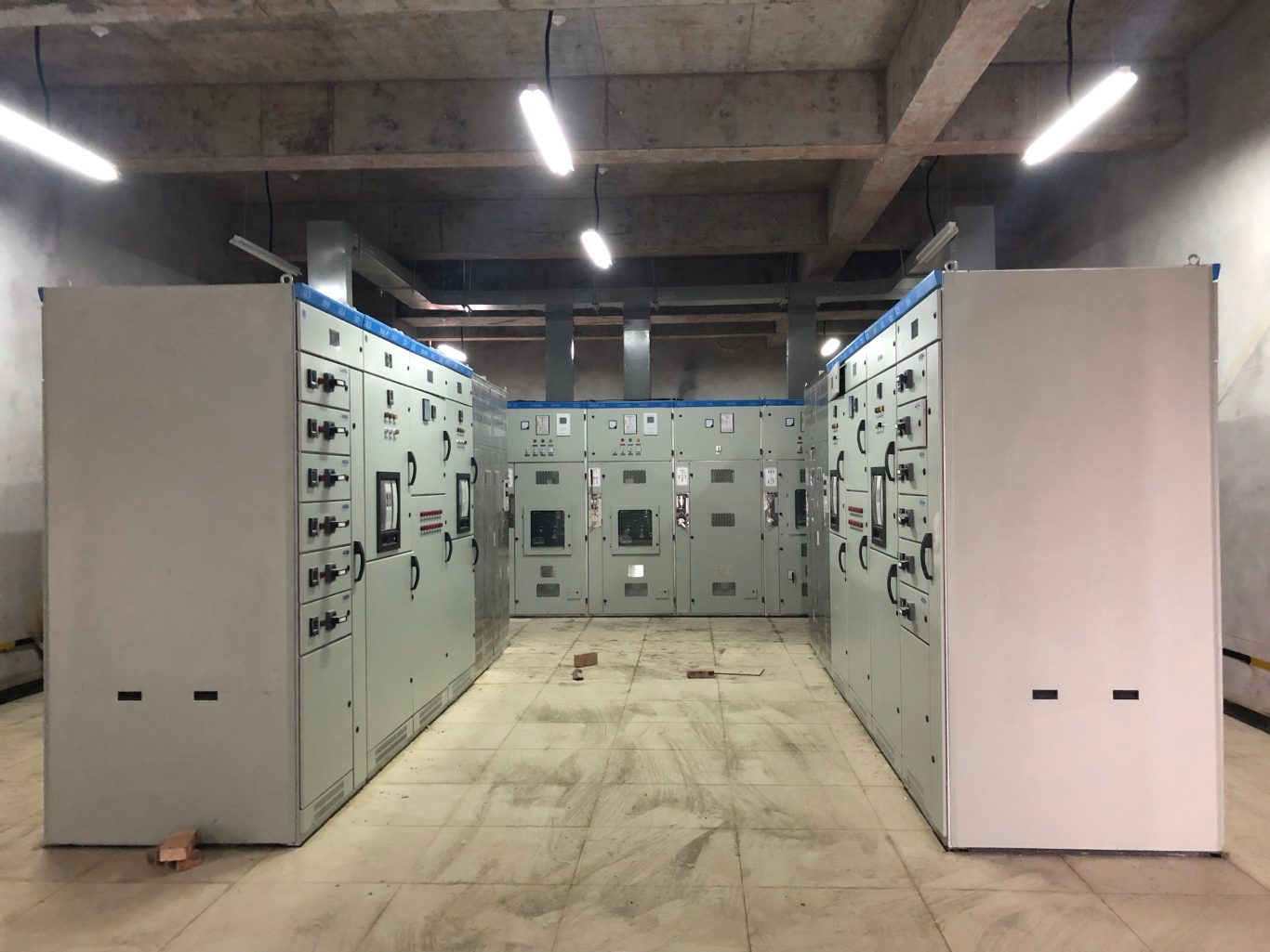 Low-voltage switchgear underground power distribution room
