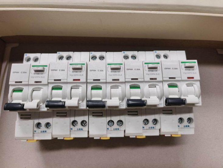 Row of miniature circuit breakers with residual current protection Row of miniature circuit breakers with residual current protection