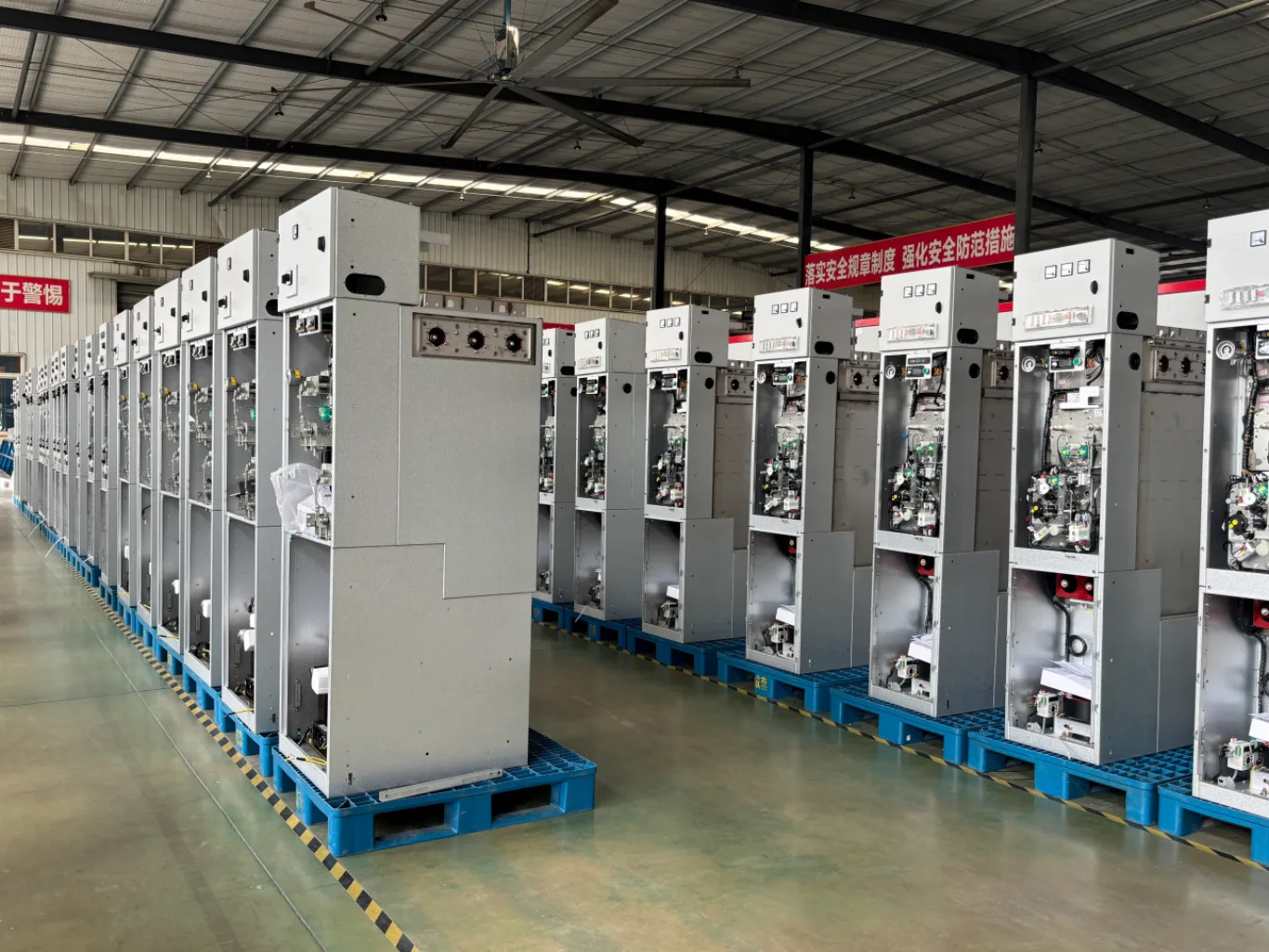 Unassembled withdrawable RMU medium voltage switchgear production line