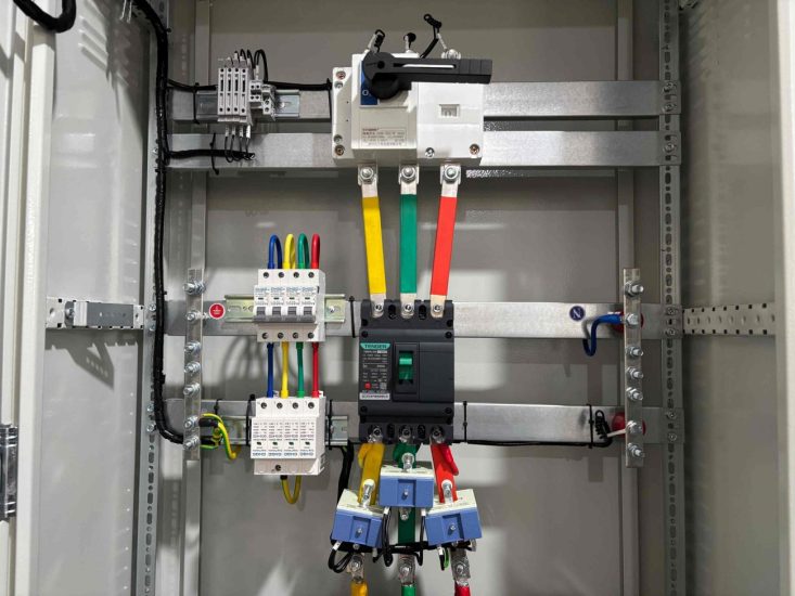 busbar system layout inside a power distribution cabinet busbar system layout inside a power distribution cabinet