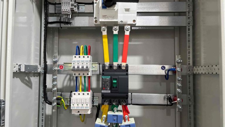 busbar system layout inside a power distribution cabinet busbar system layout inside a power distribution cabinet