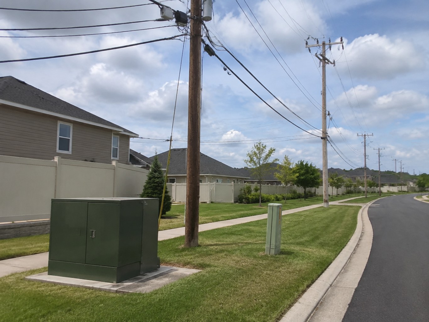 Single-phase pad mounted transformer residential application