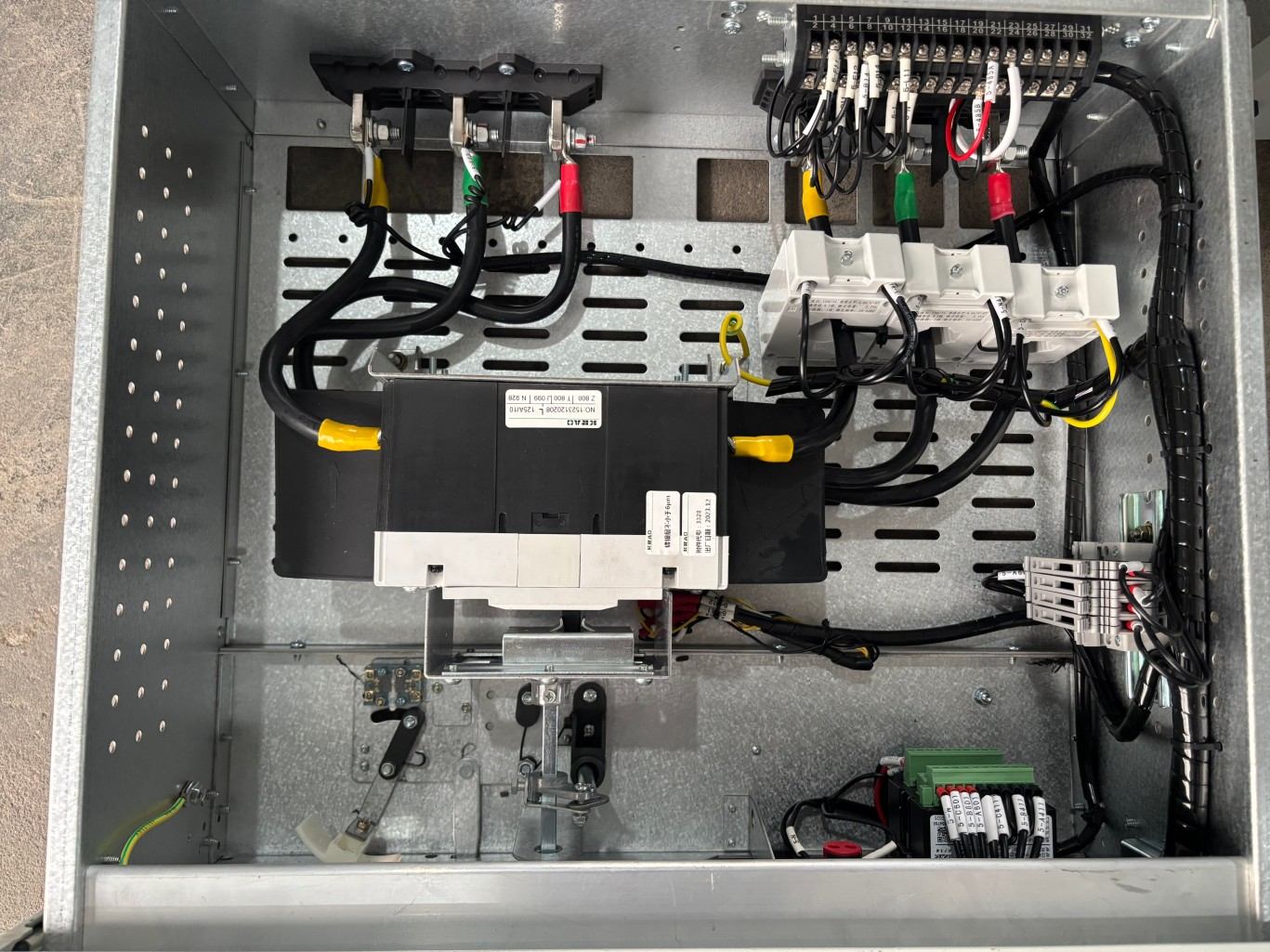 Internal wiring of GCS draw‑out switchgear unit