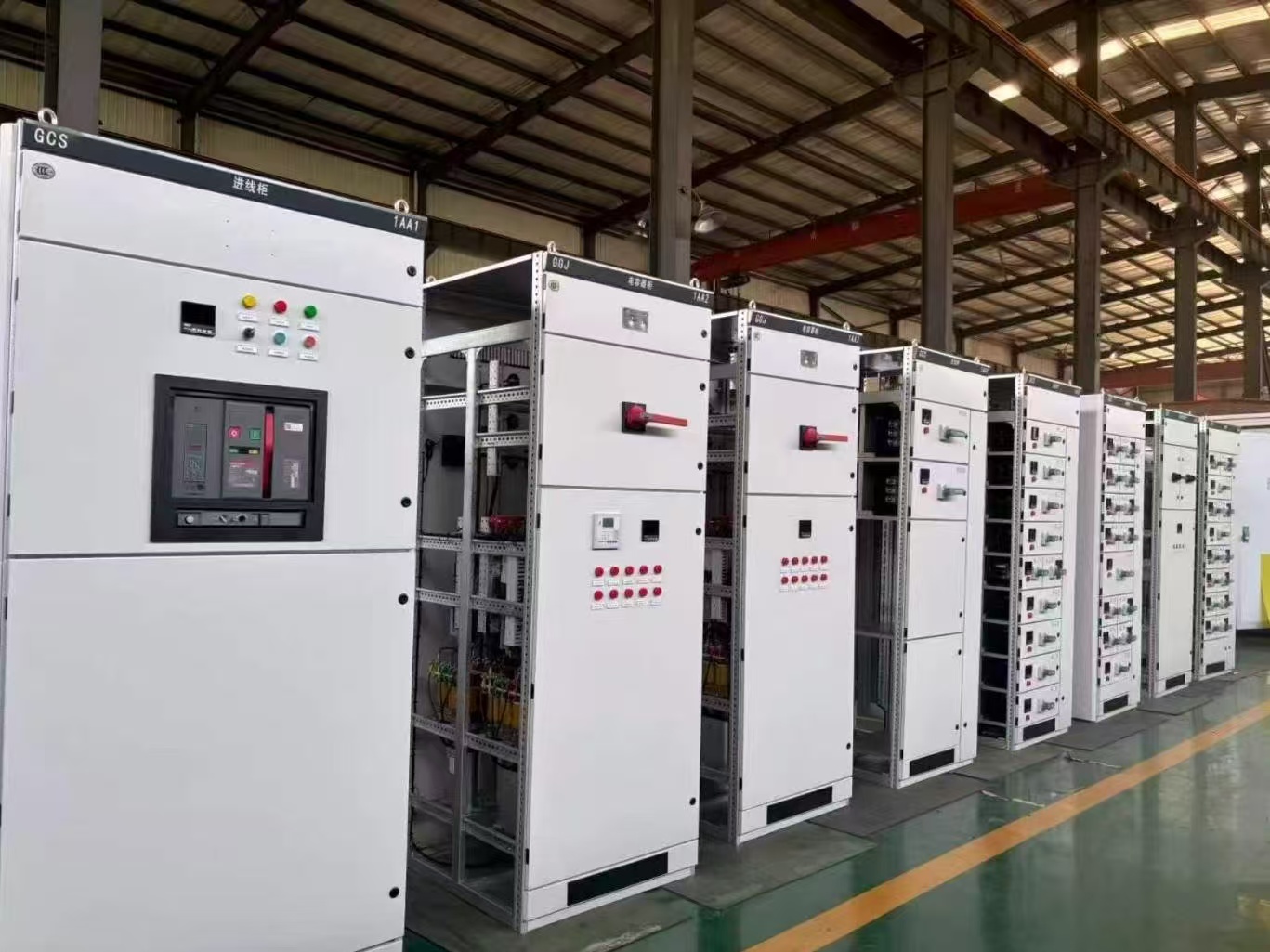 Low-voltage switchgear panels in industrial power distribution room1
