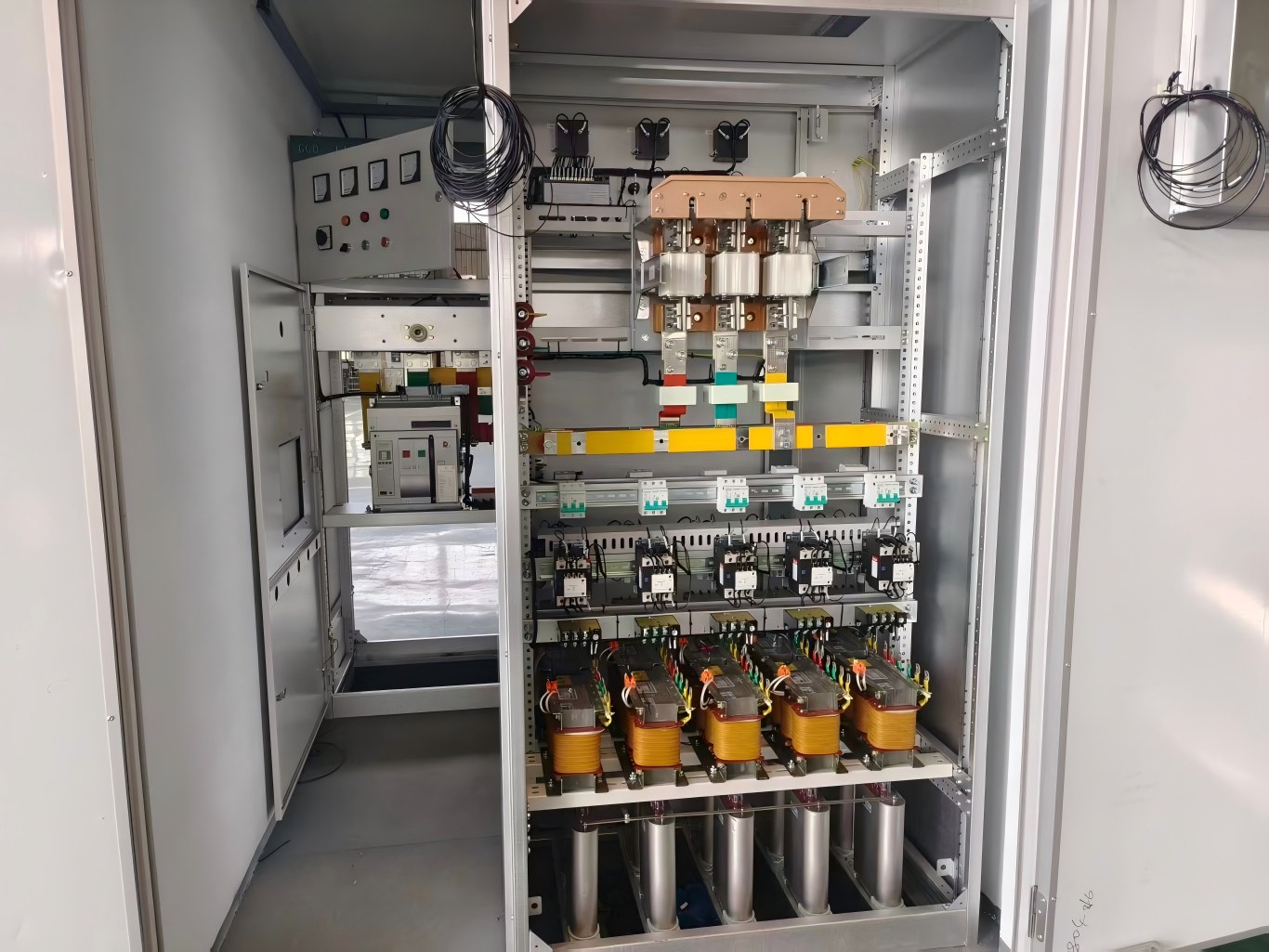 Low‑voltage power compensation cabinet interior with reactor and capacitor